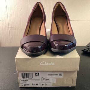 Clarks pumps